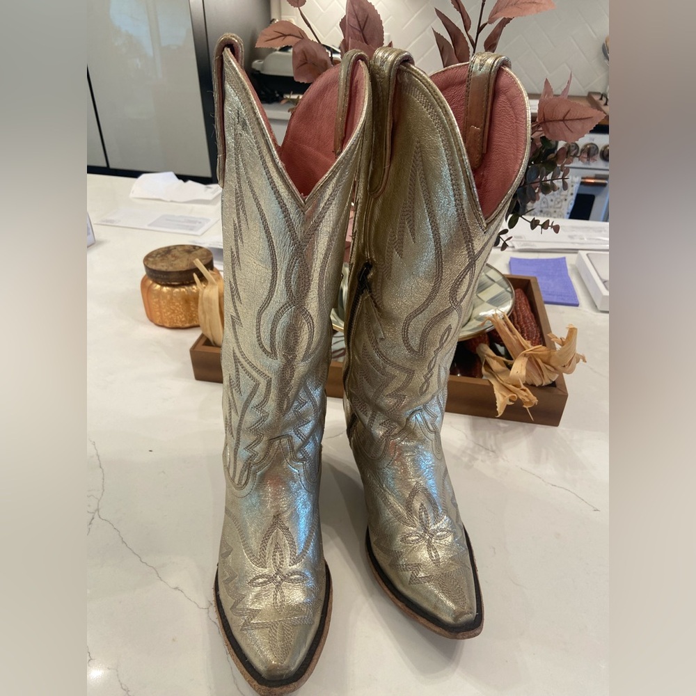 Junk Gypsy Metallic gold Western Cowboy Boots Sz 9